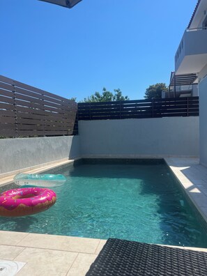 Pool - Newly built apartment with a private pool and garden, part of a villa. (Vathi)
