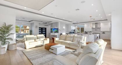 Luxury 5BR Smart Home Near JFK with Gym, Theater & BBQ