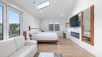 5 bedrooms, desk, iron/ironing board, free WiFi