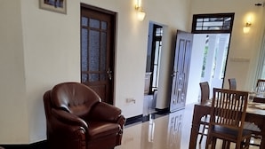 Living area - Cosy White Palace  (Negombo)