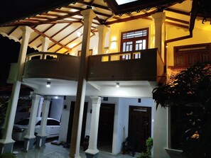 Exterior - Cosy White Palace  (Negombo)
