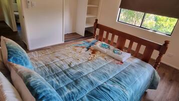 3 bedrooms, iron/ironing board, free WiFi, bed sheets