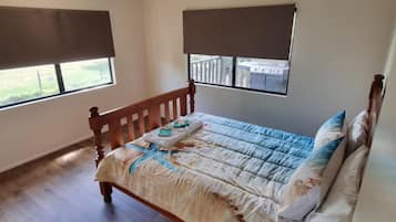 3 bedrooms, iron/ironing board, free WiFi, bed sheets