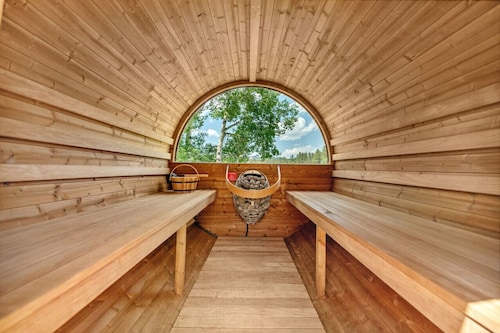 Rustic Sanctuary: Firepit + Sauna + Wildlife Watching