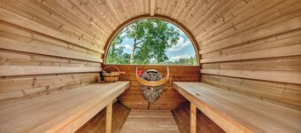 Rustic Sanctuary: Firepit + Sauna + Wildlife Watching