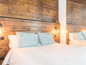 2 quartos, ferros/tábuas de passar roupa, Wi-Fi, roupa de cama