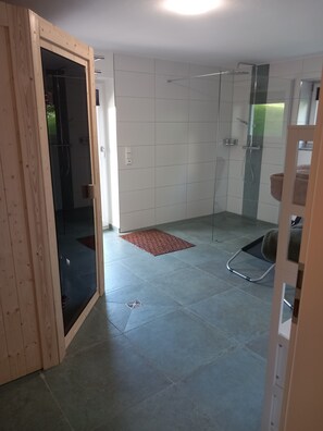 Hair dryer, towels, soap, toilet paper - Ankommen, Entspannen & Genießen - Gemütliches Apartment mit Traumhaftem Ausblick (Lalling)