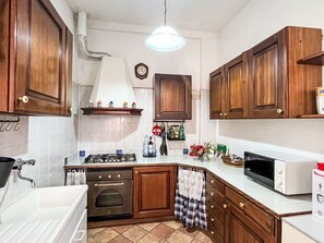 Fridge, oven, cookware/dishes/utensils