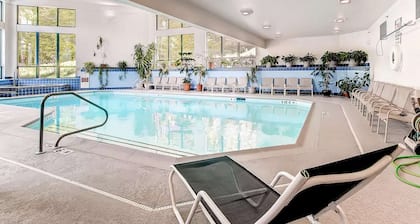 Ski In/Out Sunrise West Glade 3 BR 3 BA Trailside, Sauna, Pool, Hot Tub