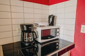 Departamento, 1 habitación, patio, vista al jardín | Interior