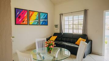 Apartment, 1 Schlafzimmer, Terrasse, Gartenblick | Wohnzimmer