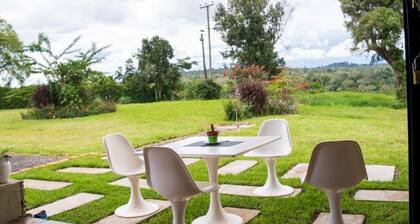 Quaint farmhouse with WiFi in charming Nyeri. family and pet friendly.