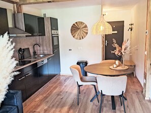 Fridge, oven, dishwasher, toaster