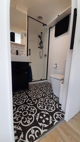 Adorable Cozy Self Contained 1 bedroom studio