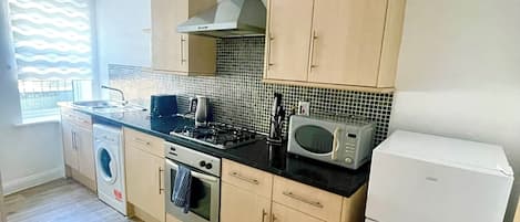 Cookware/dishes/utensils