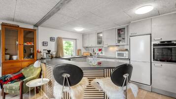 Réfrigérateur, micro-ondes, four, lave-vaisselle