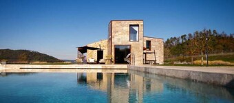 Private Villa with private pool, WIFI, hot tub, A/C, patio, pets allowed, close to San Gimignano