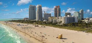 Beach nearby - Designer Studio w/ Sunset Views & Free Beach Club (Miami)