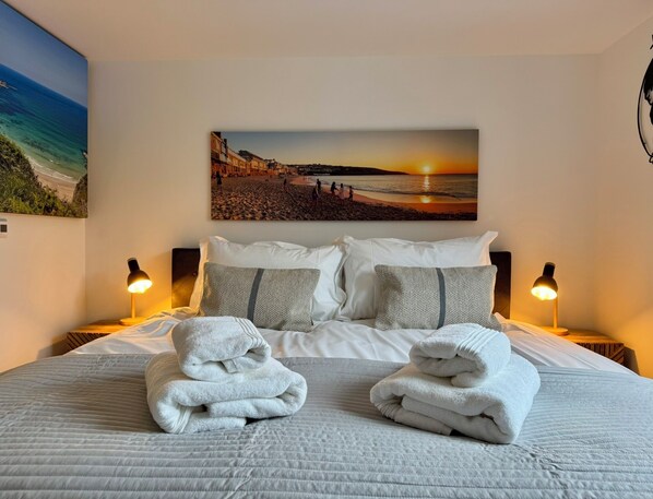 City Apartment | Premium bedding, memory foam beds, in-room safe, individually decorated