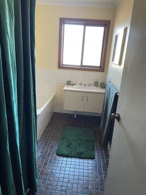 Towels, soap, shampoo, toilet paper
