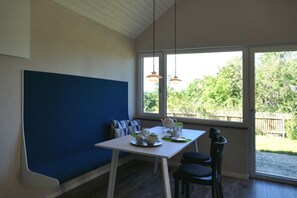 Dining - Modern detached vacation home for two on the edge of the village in the Bavarian Rhön. (Ostheim vor der Rhön)