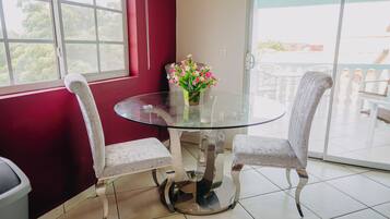 Apartment, 1 Bedroom, Patio, Garden View | Dining