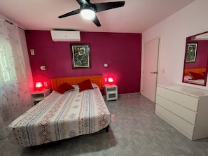 2 sovrum och strykjärn/strykbräda