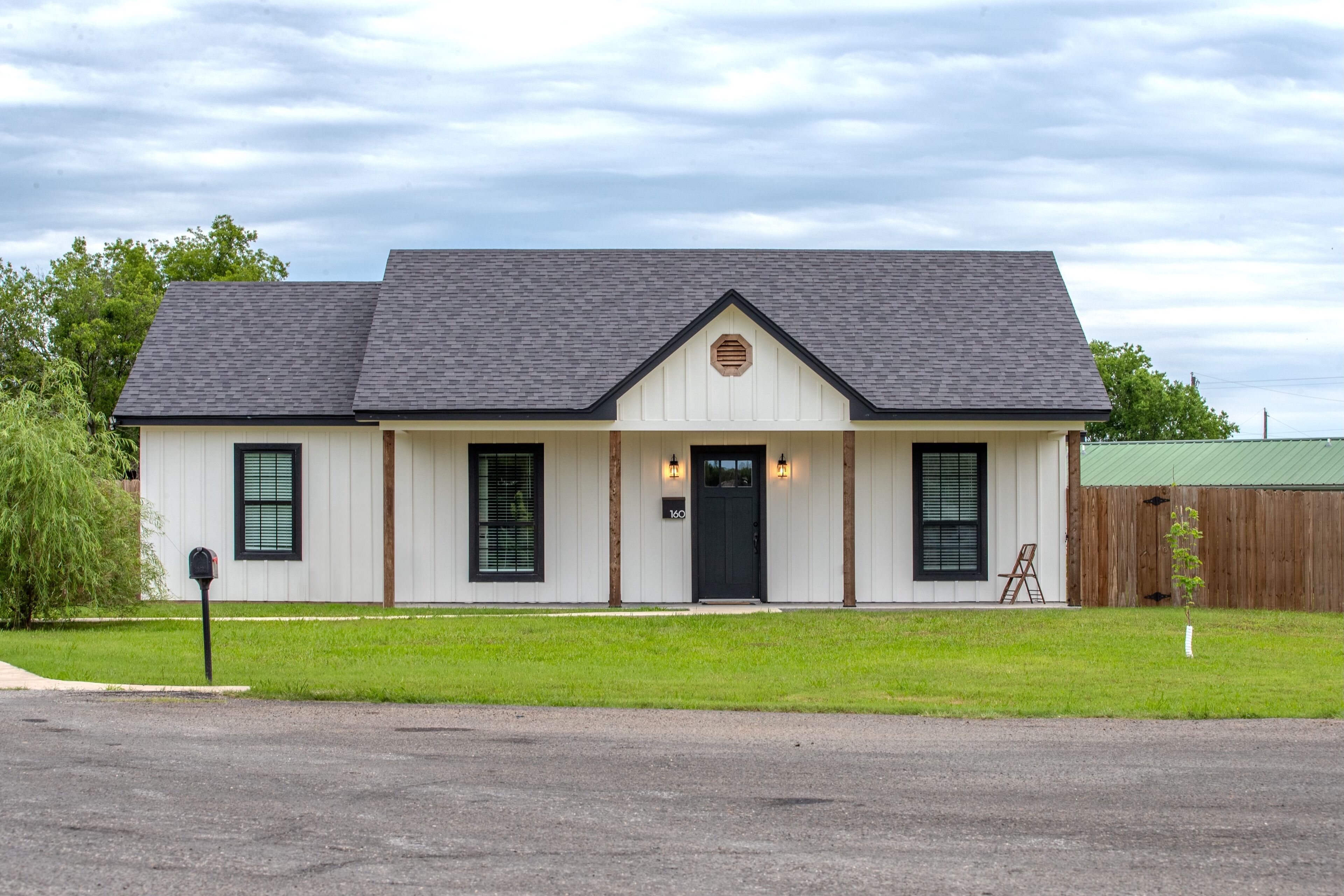 Charming 3-bedroom Farmhouse