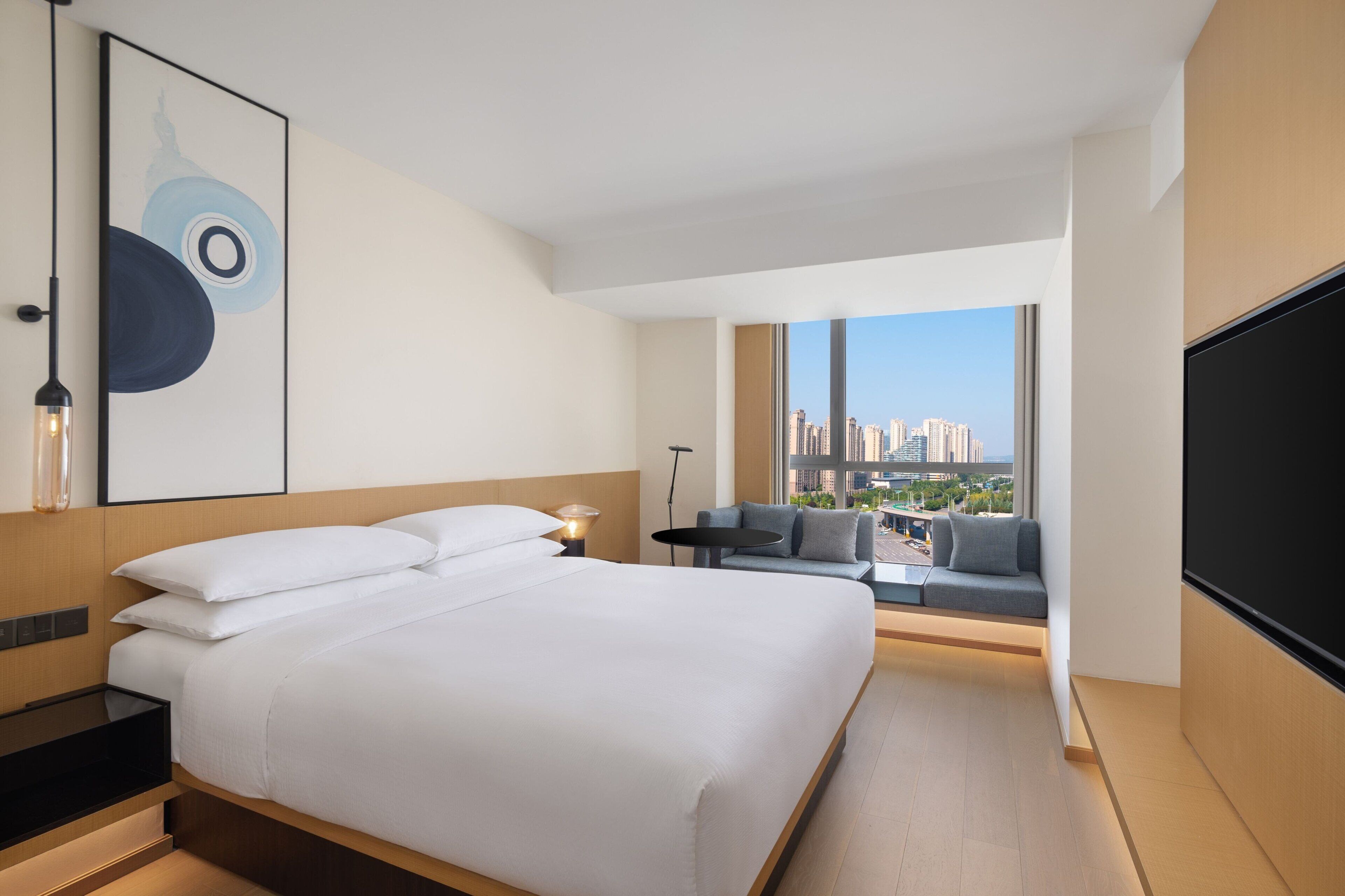 Standard Room, 1 King Bed, Smoking, City View | Desk, free WiFi, bed sheets