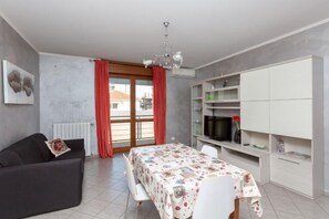 TV - Comfy cozy apartment close to Metro (Torino)