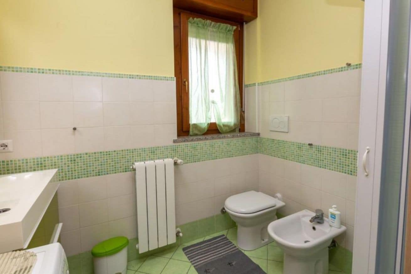 Dusche, kostenlose Toilettenartikel, Haartrockner, Bidet