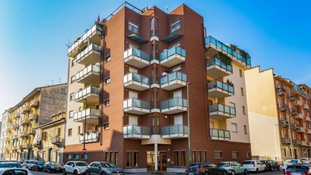 Unclassified image, 1 of 22, button