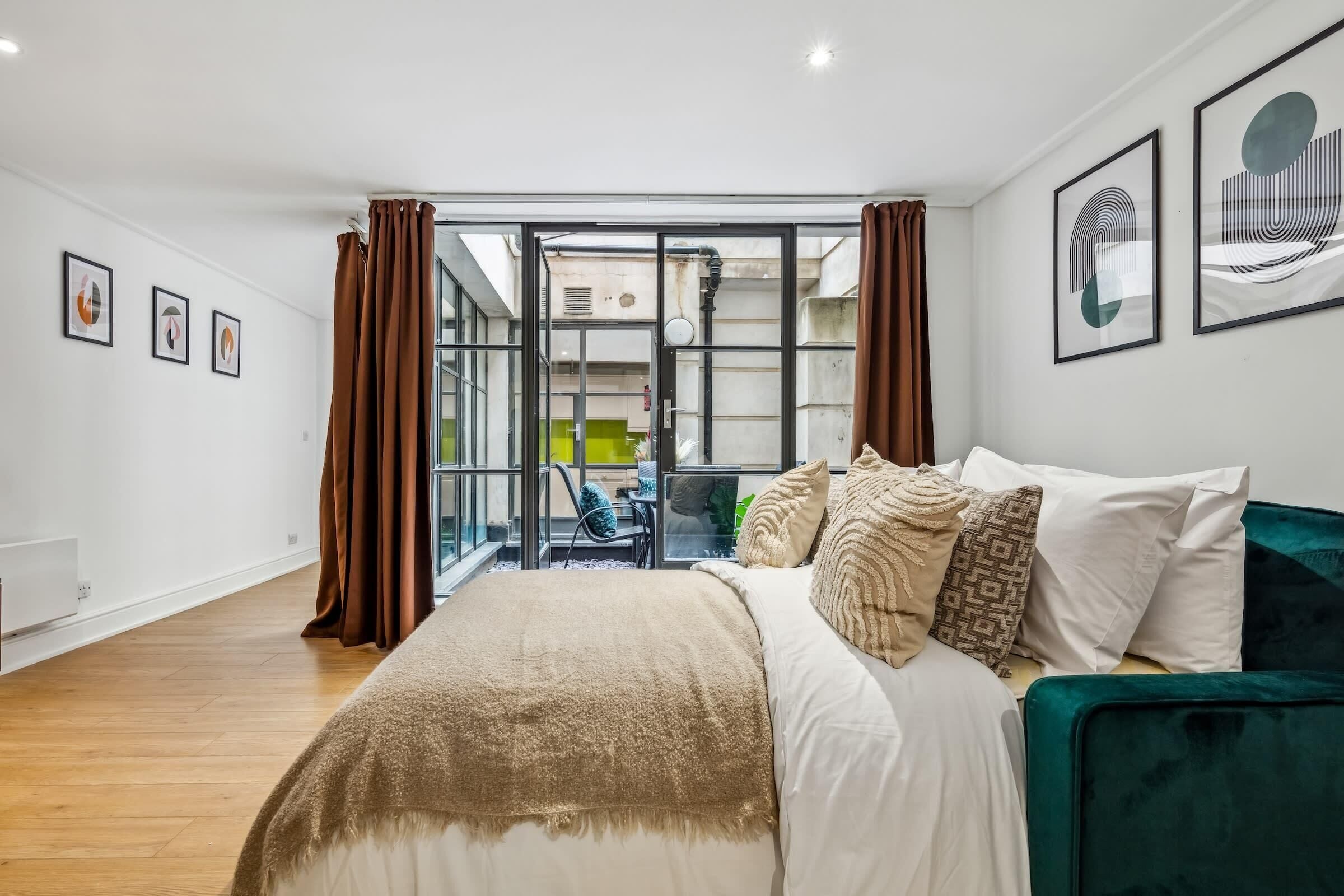 1 bedroom, desk, iron/ironing board, free WiFi