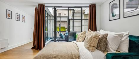 1 chambre, bureau, fer et planche à repasser, Wi-Fi gratuit