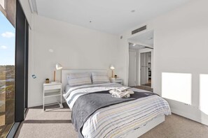 1 Schlafzimmer, Schreibtisch, Bügeleisen/Bügelbrett, Reisekinderbett