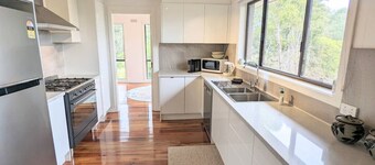 Hill top views, near wineries, sanctuary, main st