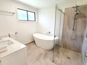 Hair dryer, towels - Hill top views, near wineries, sanctuary, main st (Healesville)