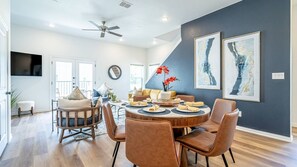 Dining - Walk to AT&T Stadium | Priv Rooftop + Free Parking (Arlington)