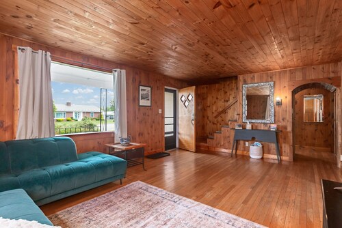 Simple Comforts – Family/Pet-Friendly Stay