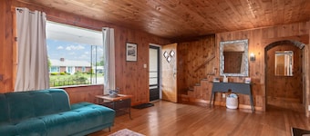 Simple Comforts – Family/Pet-Friendly Stay