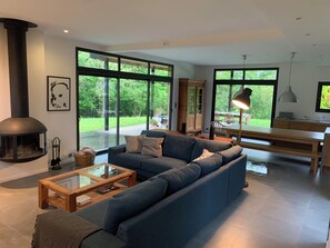 Smart TV, fireplace, video games, ping pong
