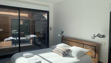 5 slaapkamers, een strijkplank/strijkijzer, wifi, beddengoed