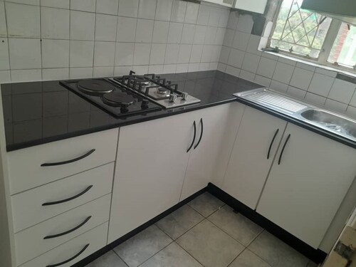 5 minutes into the city. Family sized unit with newly fitted kitchen. No Wifi