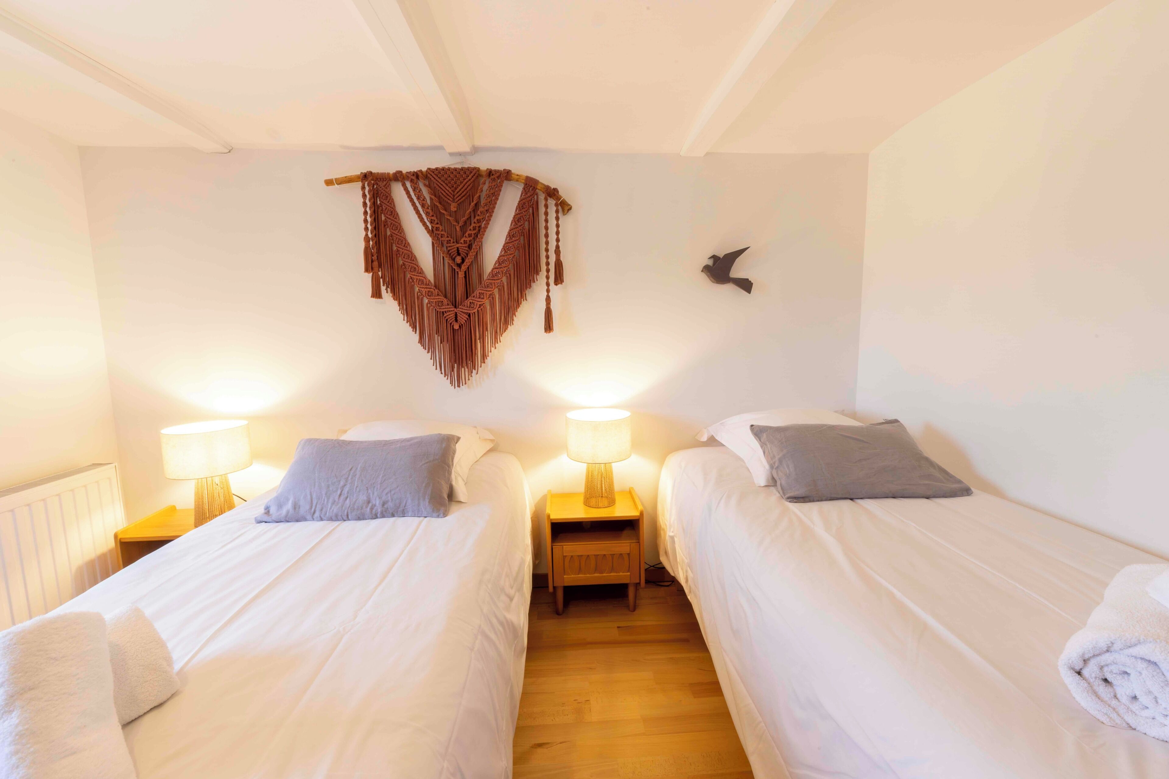 5 chambres, chambres insonorisées, fer et planche à repasser