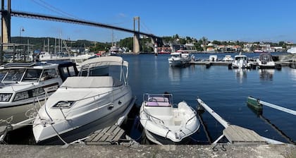 Studio Apartment med alt du Trenger ! Kort Avstand til Transport og Shopping !