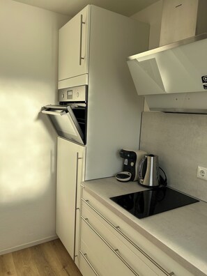 Microwave, oven, stovetop, coffee/tea maker