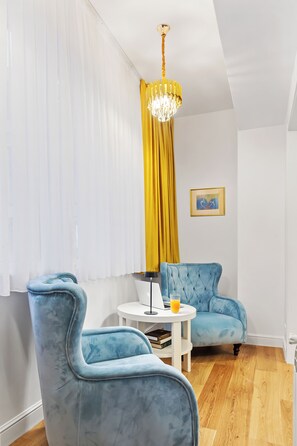 Interior - Cozy apartment in charming București with WiFi, AC (București)