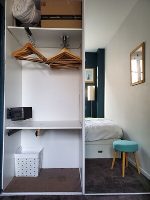 1 chambre, fer et planche à repasser, Wi-Fi gratuit, draps fournis