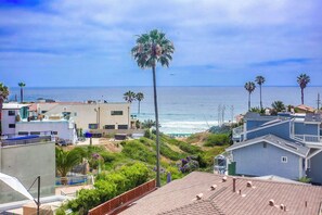 Utsikt mot strand/hav