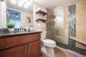 Suihku, hiustenkuivaaja, pyyhkeet, saippua